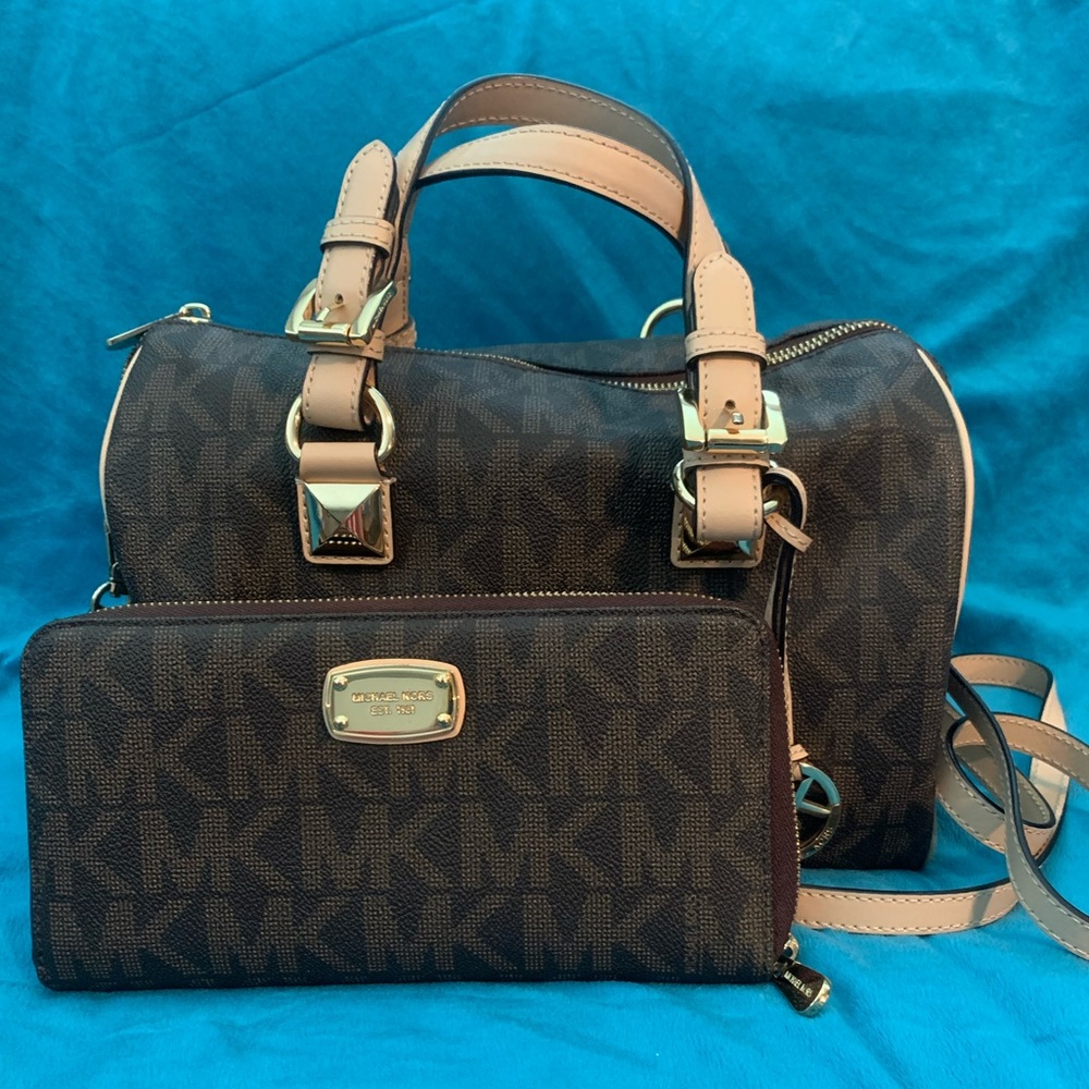 Michael Kors brown/tan barrel purse wallet